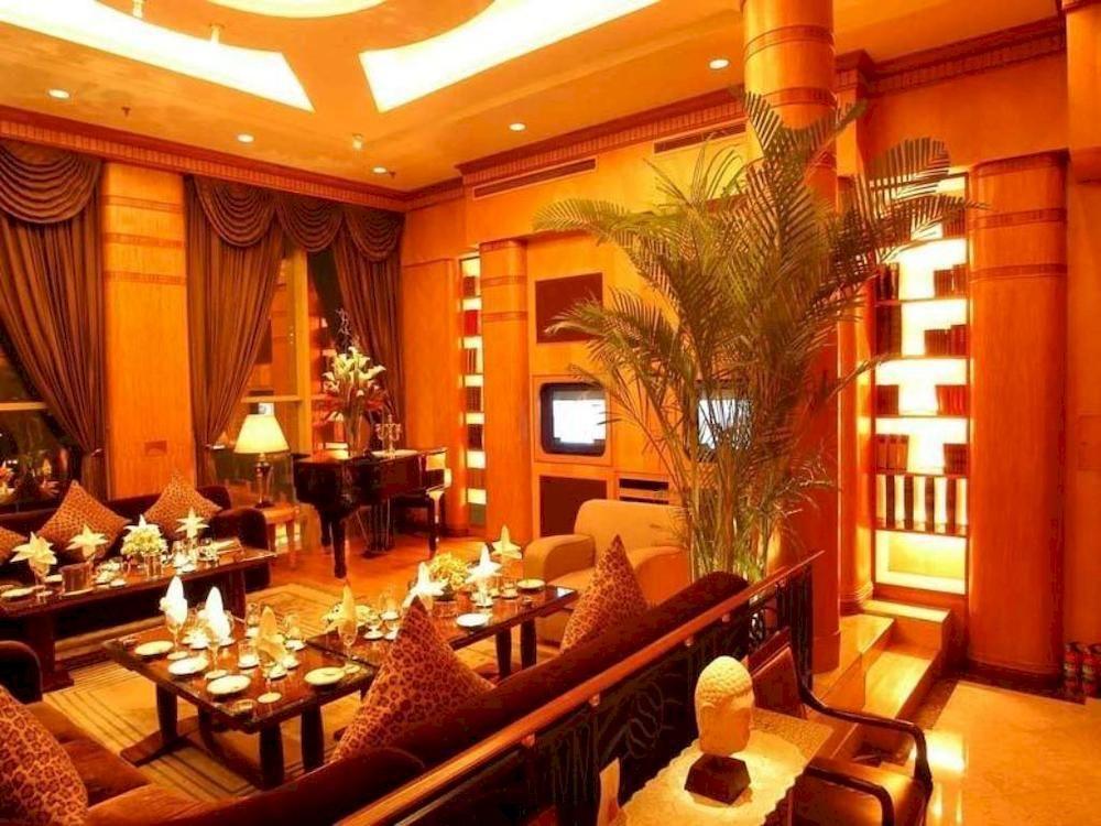 Luxemon Xinjiang Yindu Hotel 우루무치 외부 사진